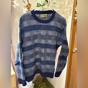 Men's Blue and Gray Crewneck Sweater - 100% Wool 🦋